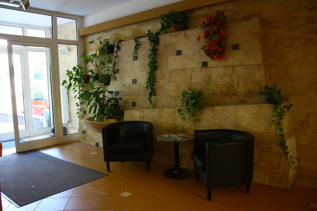 Hotel Pest Inn Budapest Bagian luar foto