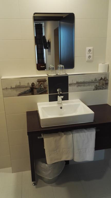 Hotel Pest Inn Budapest Bagian luar foto