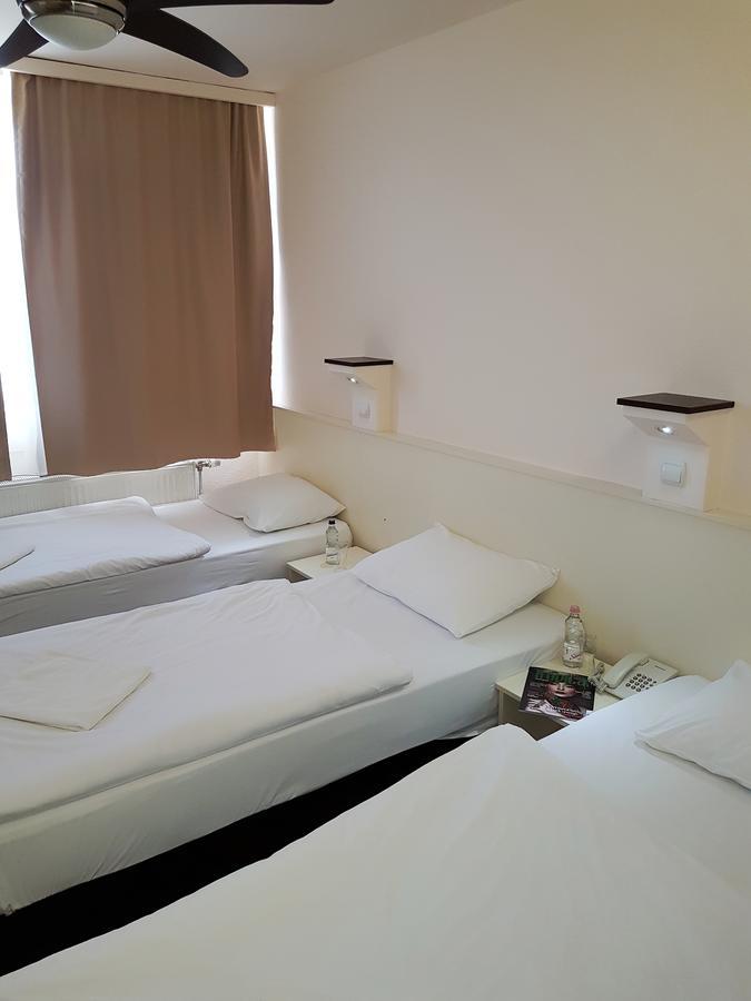 Hotel Pest Inn Budapest Bagian luar foto