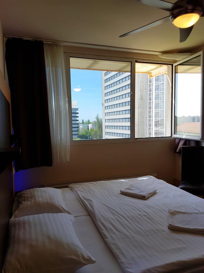 Hotel Pest Inn Budapest Bagian luar foto