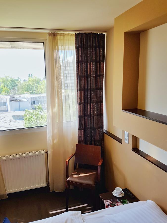 Hotel Pest Inn Budapest Bagian luar foto
