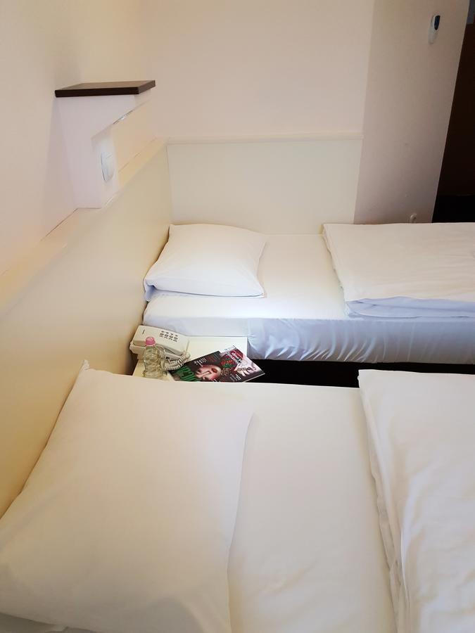 Hotel Pest Inn Budapest Bagian luar foto
