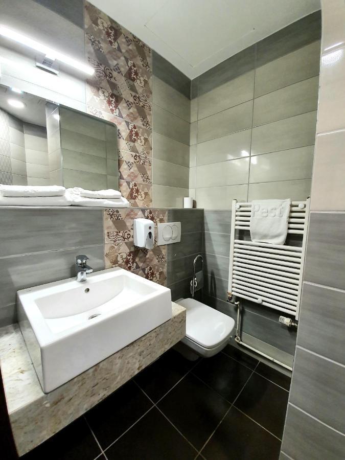 Hotel Pest Inn Budapest Bagian luar foto