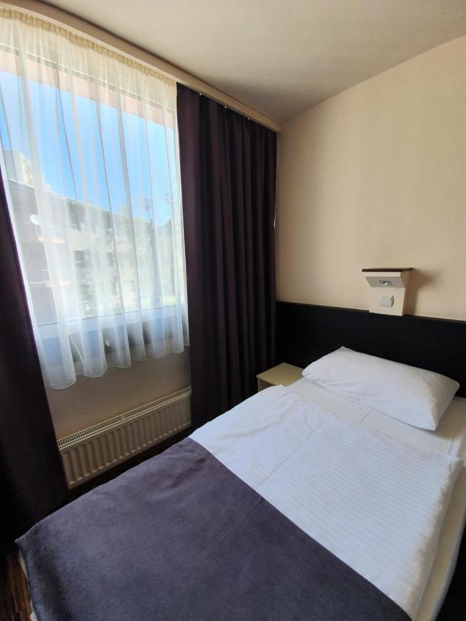 Hotel Pest Inn Budapest Bagian luar foto